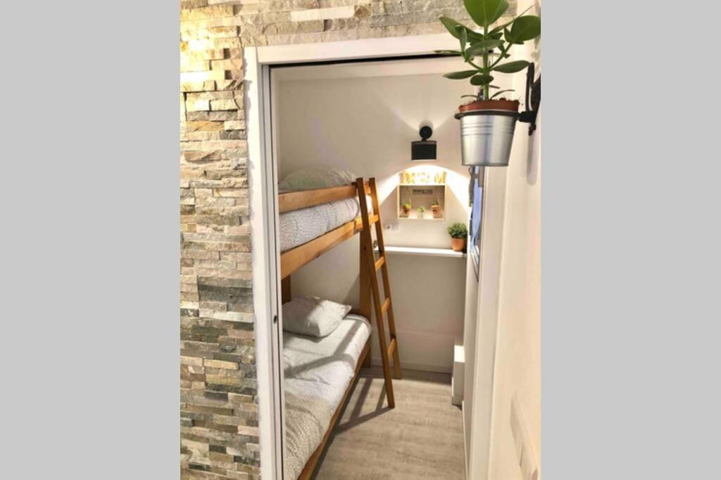 Grand Studio Cabine 30 M² Centre Ville, Refait A Neuf Pour Vous ! Climatise Ла Гранде-Моте Екстериор снимка